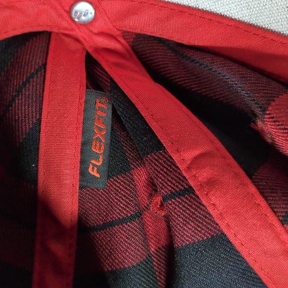 Flexfit,Honda Men's Black/Red Plaid Fitted Cap,L/XL. - Picture 8 of 8